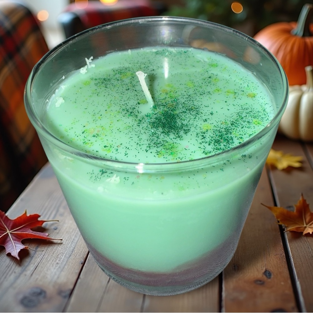 Apple Cinnamon Soy Handmade Green and Red Layered Scented Candle - Picture 4 of 4